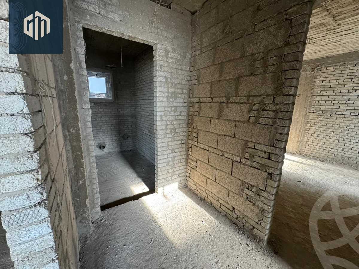 https://aqarmap.com.eg/en/listing/5758279-for-sale-cairo-new-cairo-compounds-hyde-park