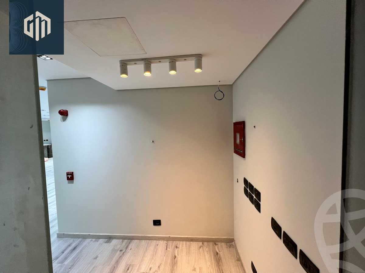 https://aqarmap.com.eg/ar/listing/6262514-for-rent-cairo-new-cairo-compounds-hyde-park-centre-ville-hyde-park
