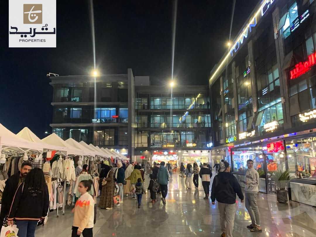 https://aqarmap.com.eg/ar/listing/6228559-for-sale-cairo-el-shorouk-compounds-twn-sntr-mwl-lwtny-l-qry